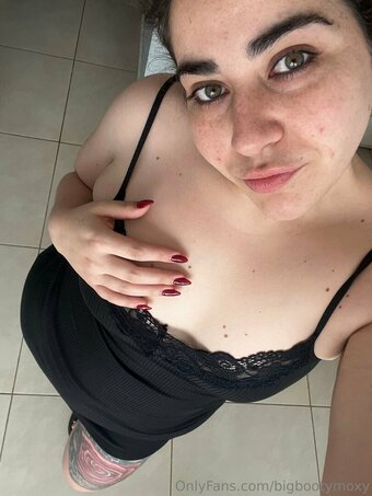 bigbootymoxy Nude Leaks Photo 7