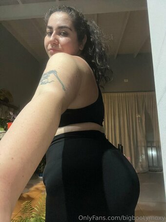 bigbootymoxy Nude Leaks Photo 18