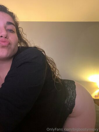 bigbootymoxy Nude Leaks Photo 22