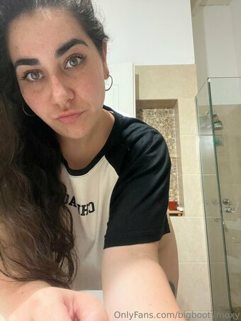 bigbootymoxy Nude Leaks Photo 28
