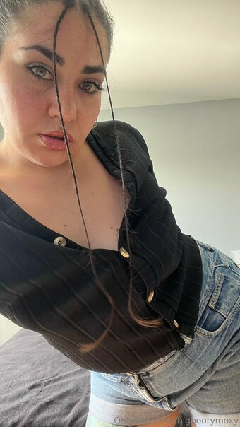 bigbootymoxy