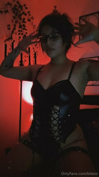 bitezz Nude Leaks Photo 16