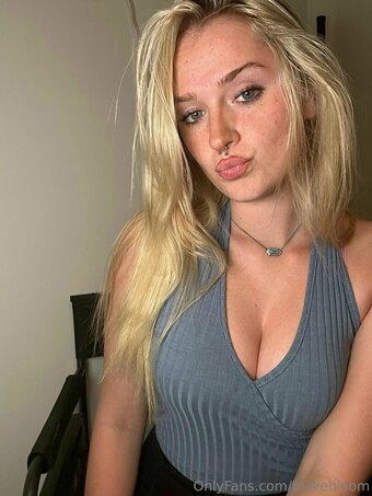 blakebloom / blake_blossom.b Nude Leaks OnlyFans Photo 25