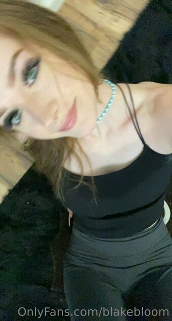 blakebloom / blake_blossom.b Nude Leaks OnlyFans Photo 26