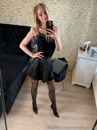 blonde_admin Nude Leaks Photo 12