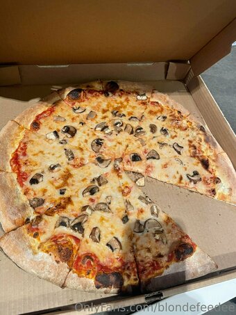 blondefeedee Nude Leaks Photo 9