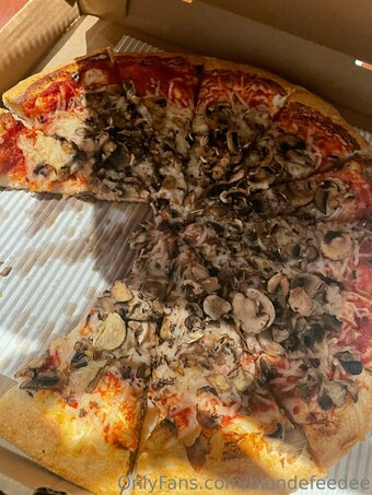 blondefeedee Nude Leaks Photo 26