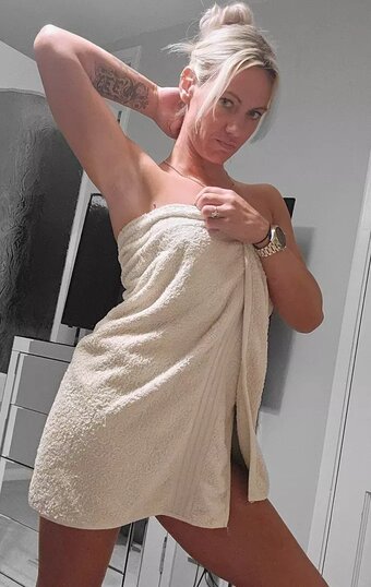 blondemilf Nude Leaks Photo 2