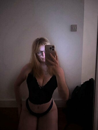 BlondeTeen Nude Leaks Photo 10