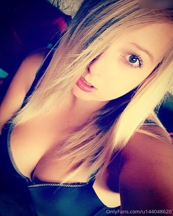 Blondiihell Nude Leaks Photo 11