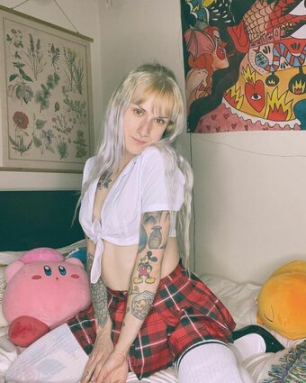 Blu3Dr3am69 / l47_mister / xSC3N3_QU33Nx Nude Leaks OnlyFans Photo 2