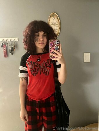 bluedweeb Nude Leaks Photo 2