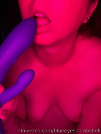blueeyesbombshell Nude Leaks Photo 29