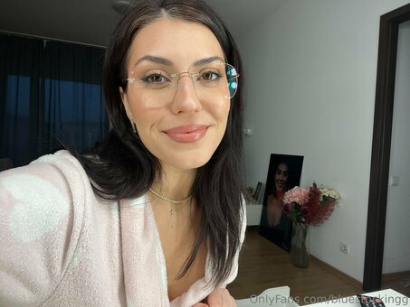 bluestockingg Nude Leaks Photo 1