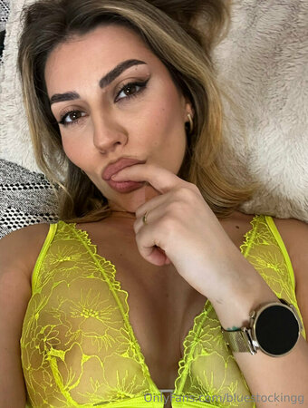 bluestockingg Nude Leaks Photo 17