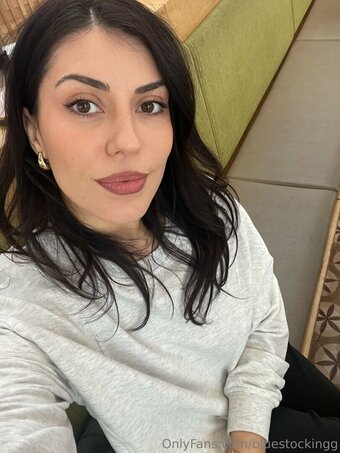 bluestockingg Nude Leaks Photo 21