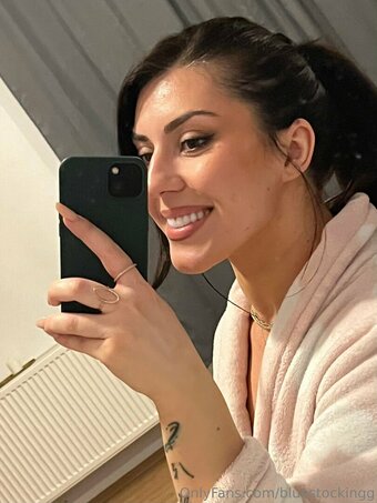 bluestockingg Nude Leaks Photo 27