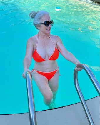 Bombshell Nurse / bombshellnurseofficial / hellie165 Nude Leaks OnlyFans Photo 2