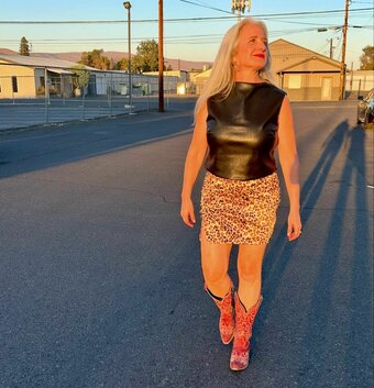 Bombshell Nurse / bombshellnurseofficial / hellie165 Nude Leaks OnlyFans Photo 6