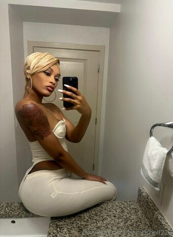 Bombshell / Melodic_Network_8958 / bombshell.xx / bombshell228 / hellobombshell Nude Leaks OnlyFans Photo 36