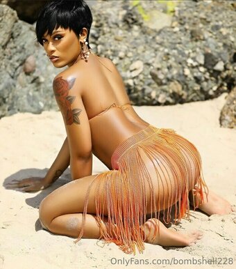 Bombshell / Melodic_Network_8958 / bombshell.xx / bombshell228 / hellobombshell Nude Leaks OnlyFans Photo 41