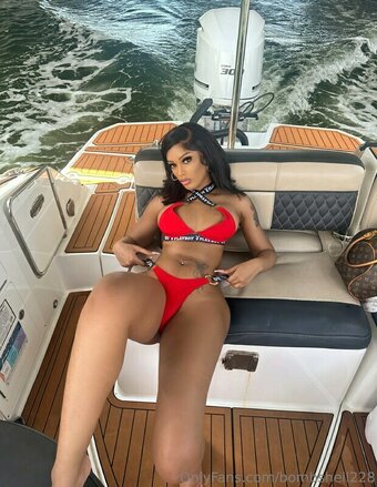 Bombshell / Melodic_Network_8958 / bombshell.xx / bombshell228 / hellobombshell Nude Leaks OnlyFans Photo 42