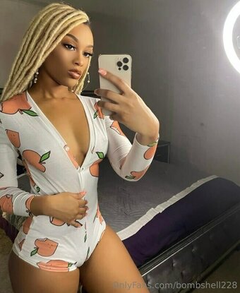 Bombshell / Melodic_Network_8958 / bombshell.xx / bombshell228 / hellobombshell Nude Leaks OnlyFans Photo 44