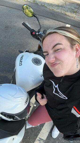 bombshellbethany Nude Leaks Photo 2