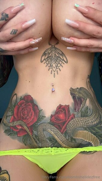 bombshelldezfree / Milking Mommy Nude Leaks OnlyFans Photo 29