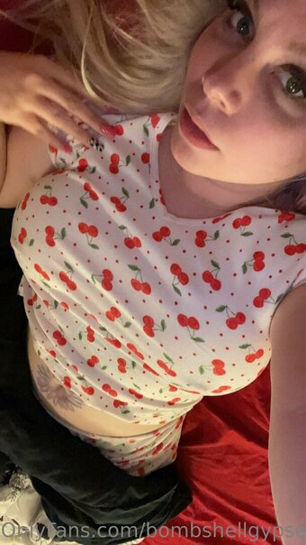 bombshellgypsea Nude Leaks Photo 15