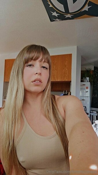 breenicoleexo Nude Leaks Photo 3