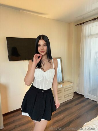 brianabloom Nude Leaks Photo 8