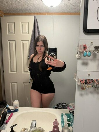 Brixnoel / brixnoell / brxxno_ / gothshawtyy / https: Nude Leaks Photo 7