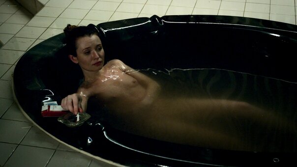 Browning Nude Leaks Photo 12