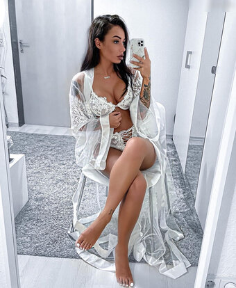 Brunedde Nude Leaks Photo 14