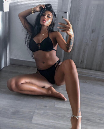 Brunedde Nude Leaks Photo 20