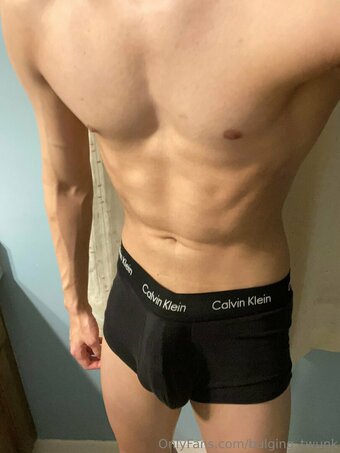 bulging_twunk Nude Leaks Photo 3