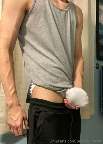bulging_twunk Nude Leaks Photo 11