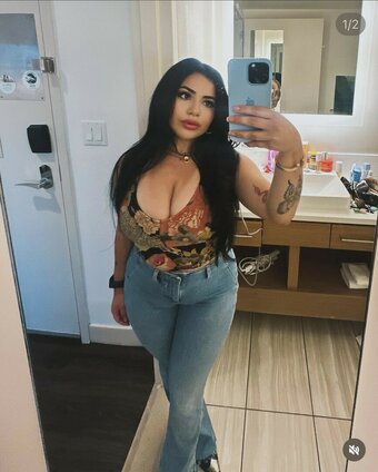 Bundleofmia / UnicornFartzzzzz / miasophiaa5 Nude Leaks Photo 2