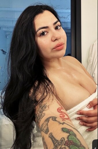 Bundleofmia / UnicornFartzzzzz / miasophiaa5 Nude Leaks Photo 3