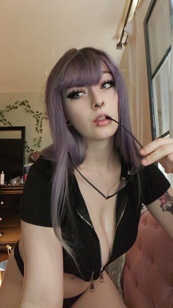 burntpotleaf / burntp0tleaf Nude Leaks OnlyFans Photo 2