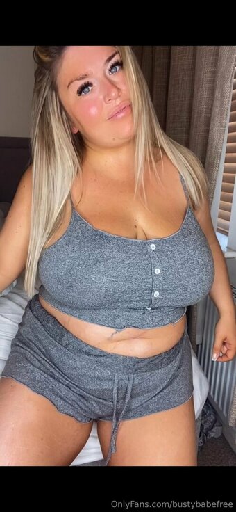 bustybabefree Nude Leaks Photo 2
