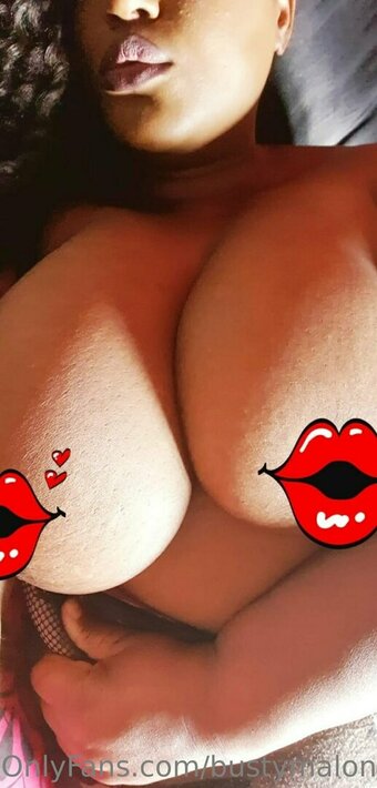 Bustymalone / busty_malone_ Nude Leaks OnlyFans Photo 17