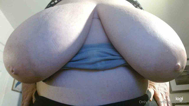 bustymuse Nude Leaks Photo 4