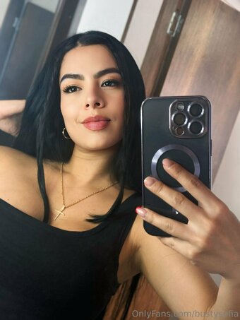 bustysofia Nude Leaks Photo 21