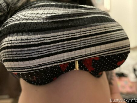 bustyvicky38 / bustyvicky39 / imwoahvicky Nude Leaks OnlyFans Photo 10