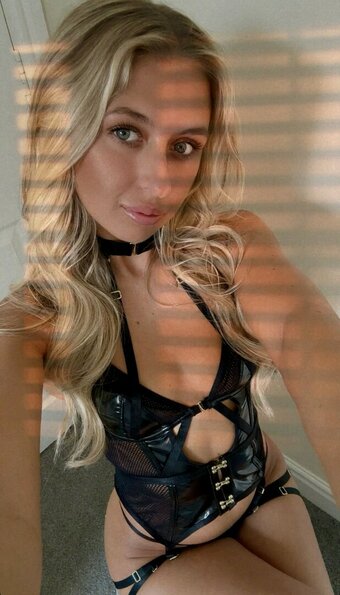 C9OEA / cargirlc / chloeadamsxxo Nude Leaks OnlyFans Photo 1