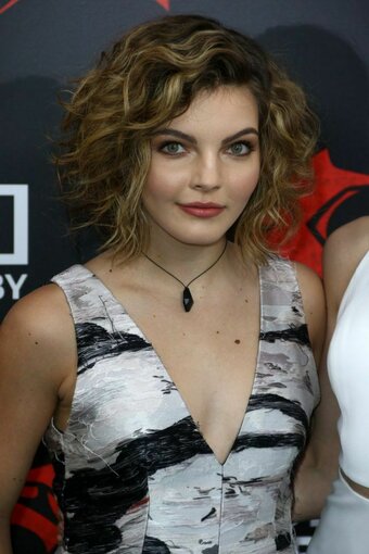 Camren Bicondova Nude Leaks Photo 12