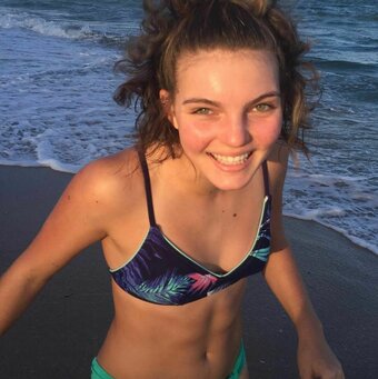 Camren Bicondova Nude Leaks Photo 15