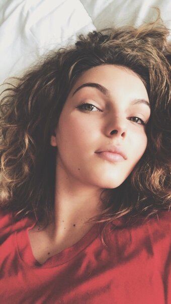 Camren Bicondova Nude Leaks Photo 25
